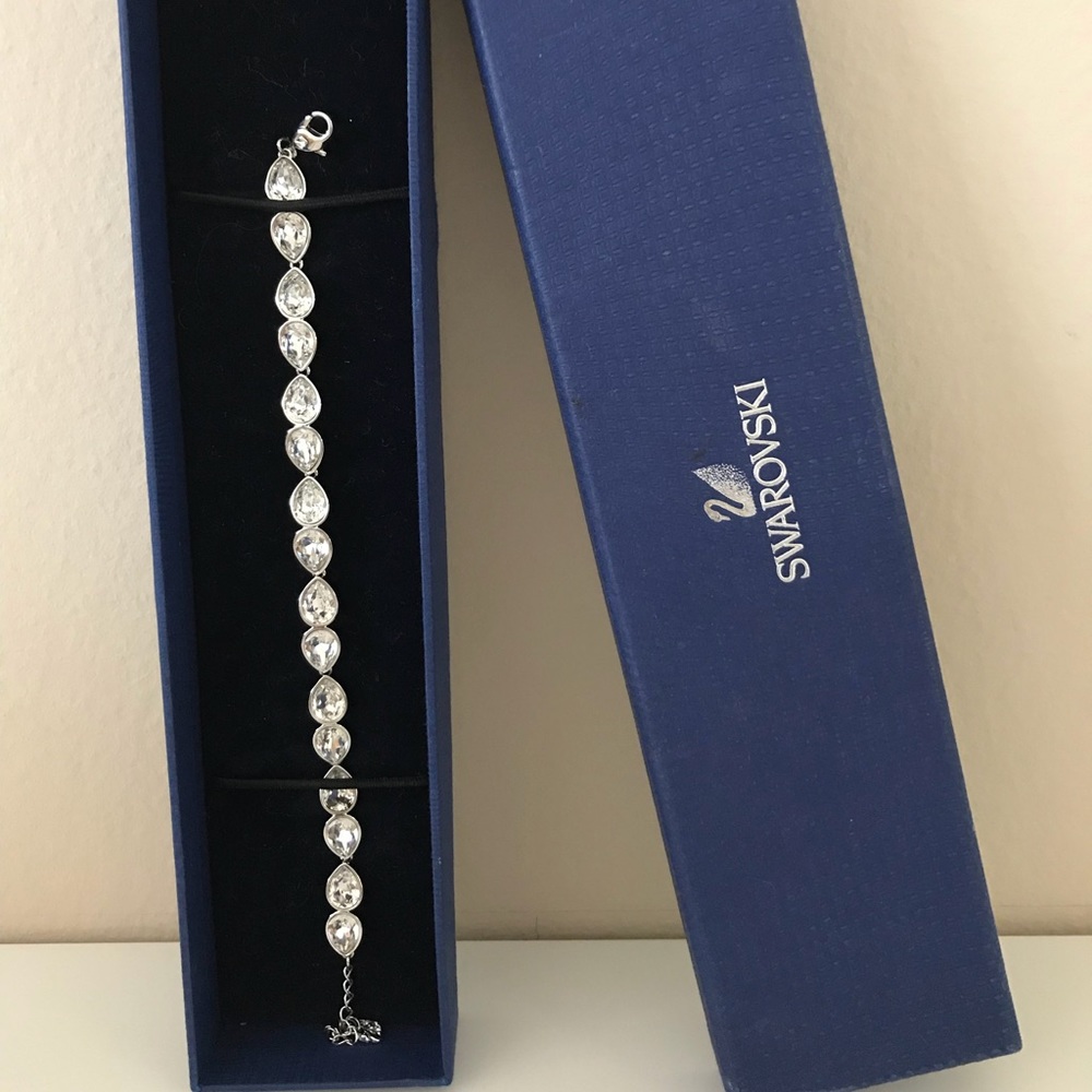 Swarovski bracelet in silver.